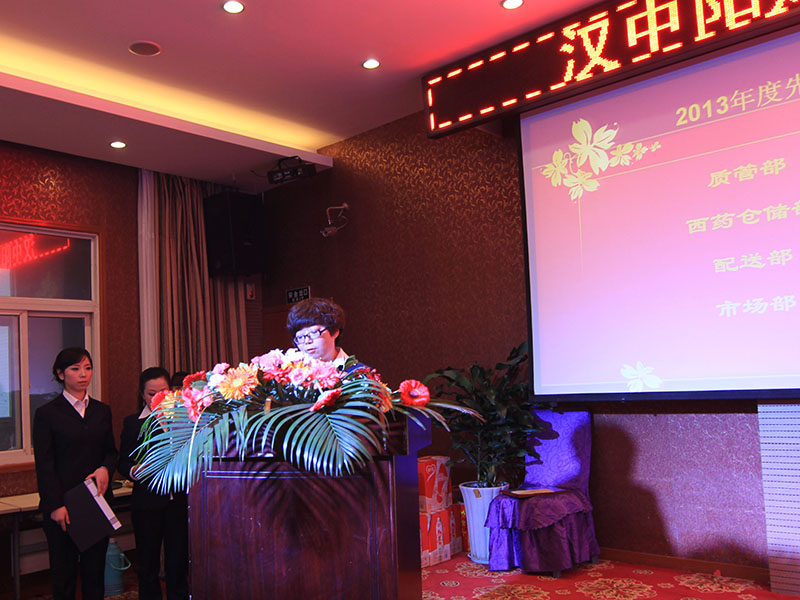 查看大圖 先進(jìn)部門代表余麗華發(fā)表獲獎感言